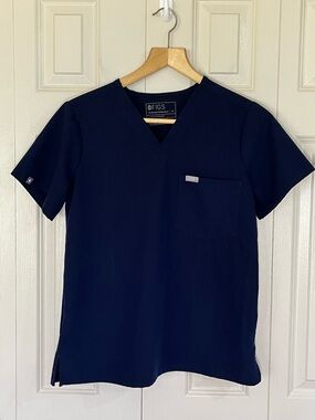 Women's Medium 
Navy Blue Scrub Top V-Neck Technical Collection